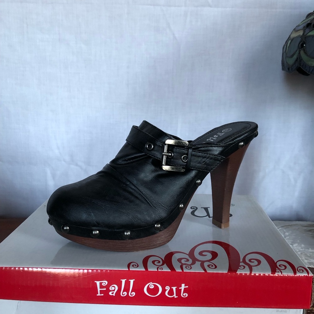 Clog heels